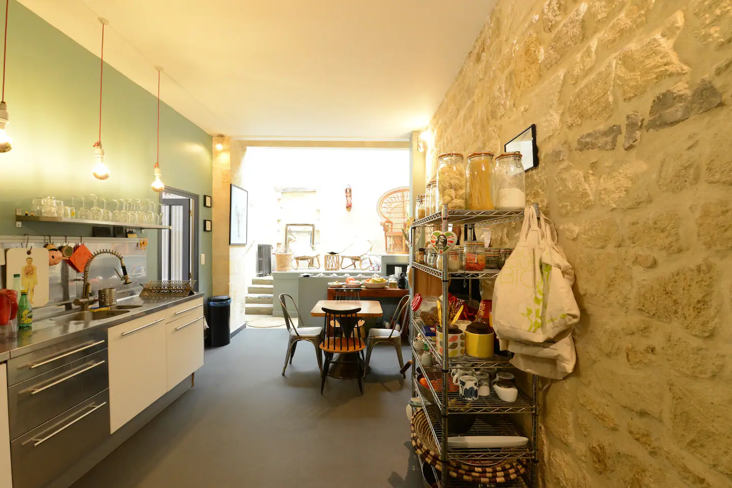 cuisine mur pierres