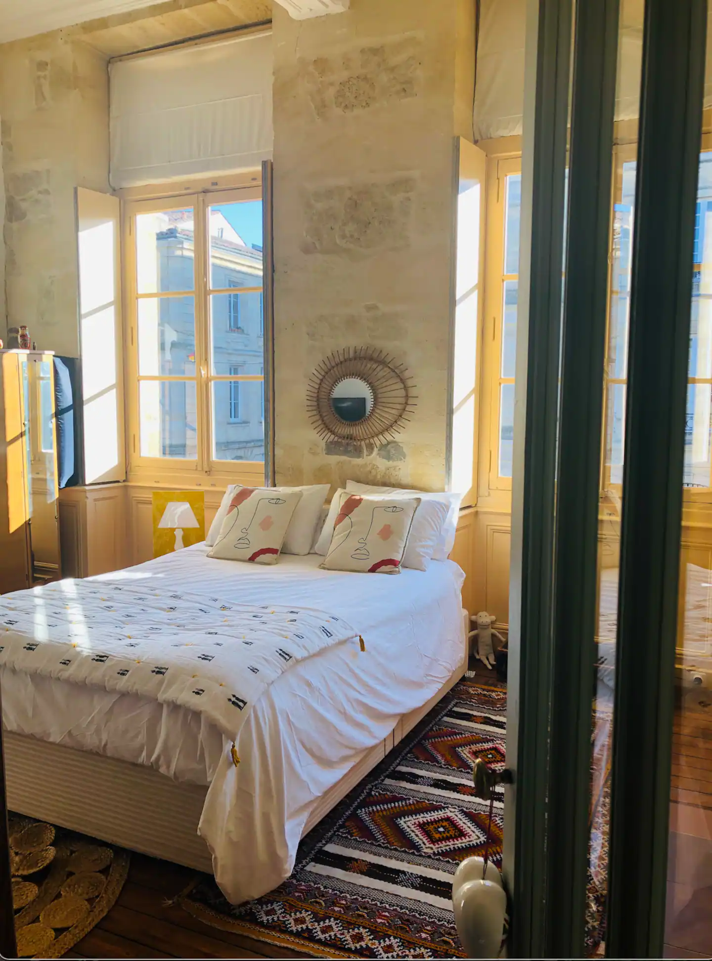 chambre mur pierres