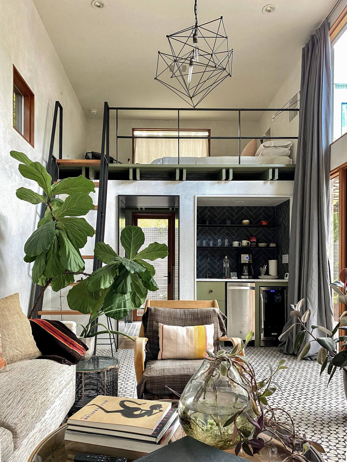 salon avec mezzanine petite maison 44m2
