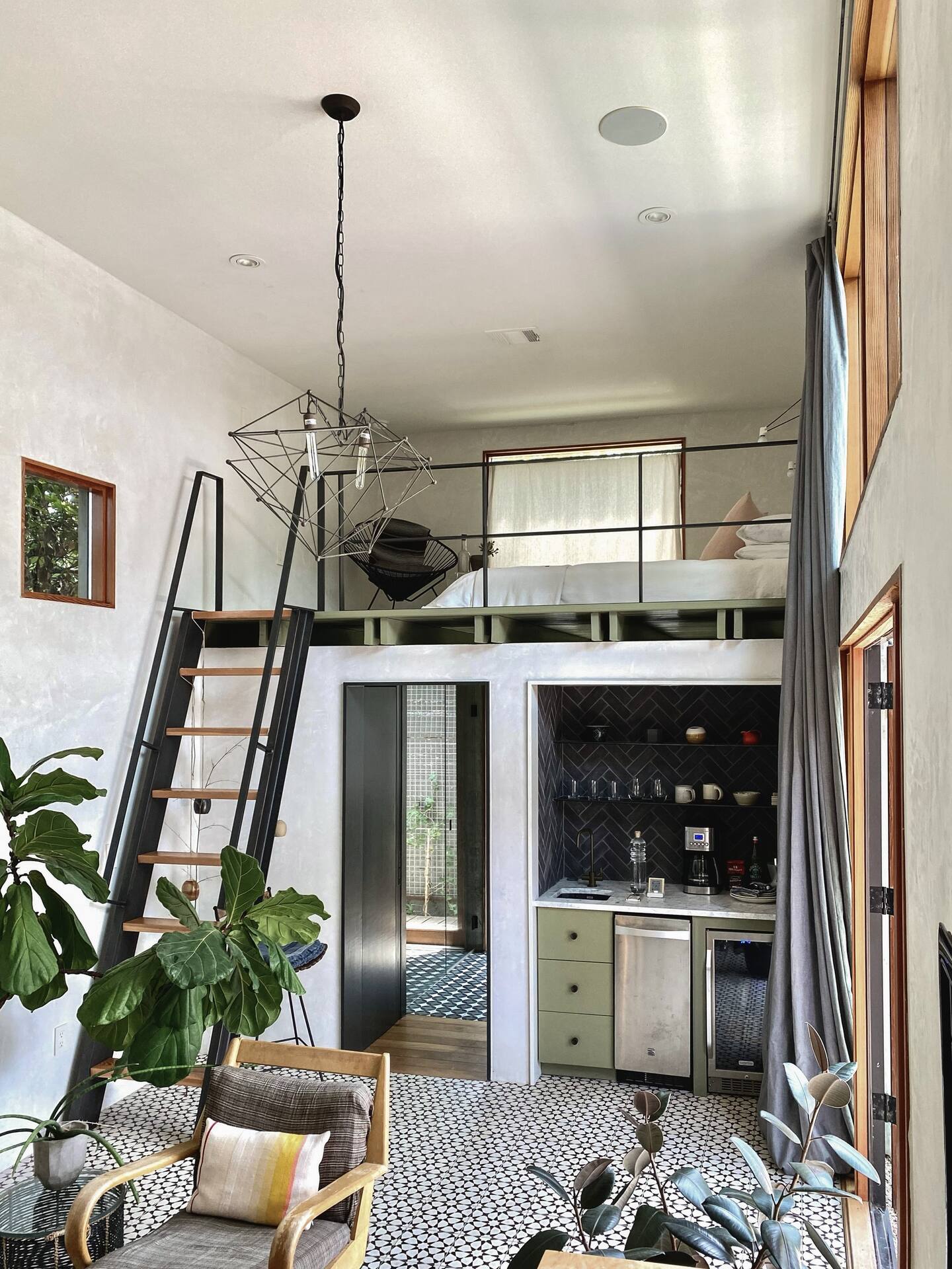 salon avec mezzanine petite maison 44m2
