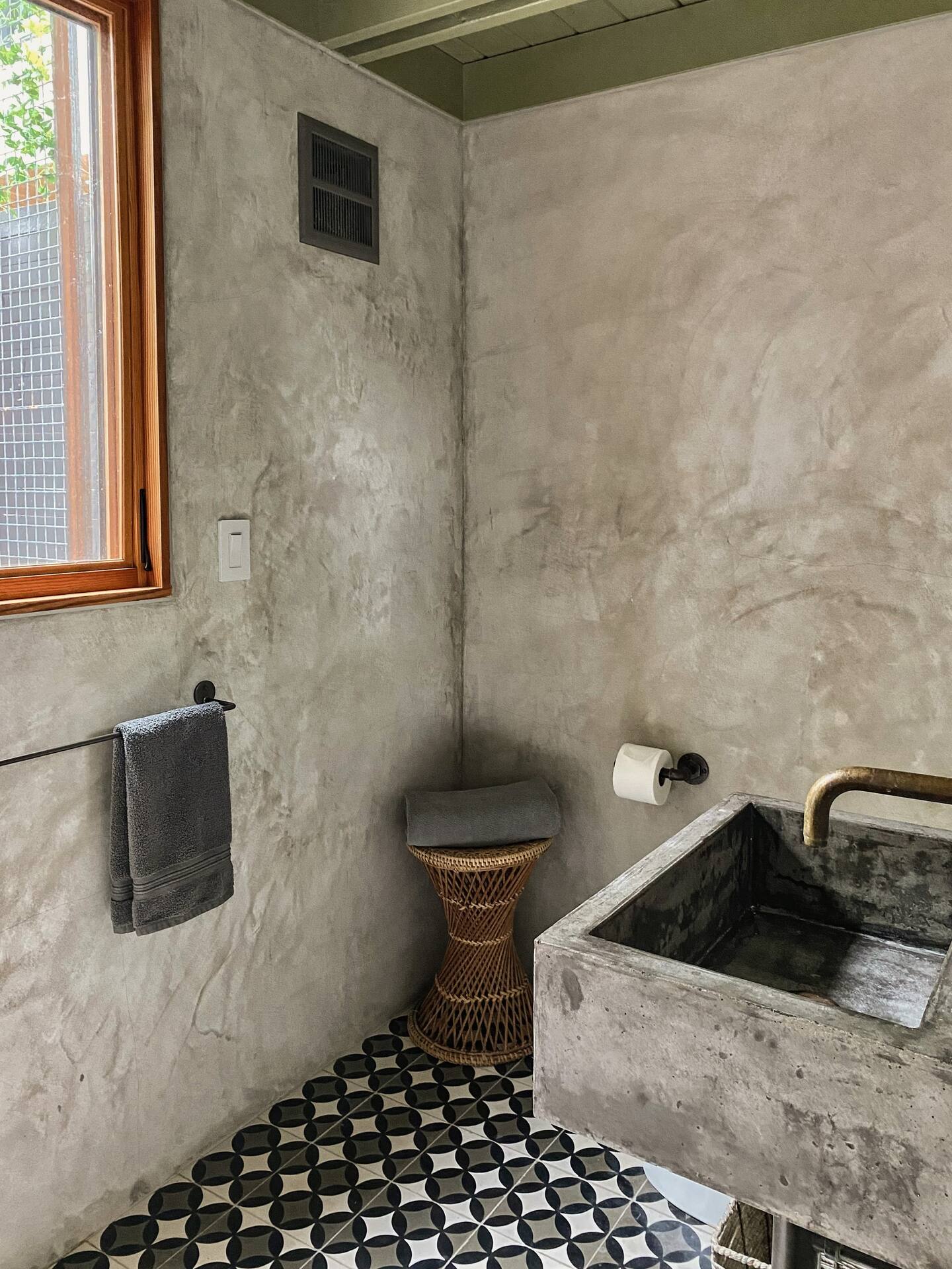 salle de bain béton petite maison 44m2