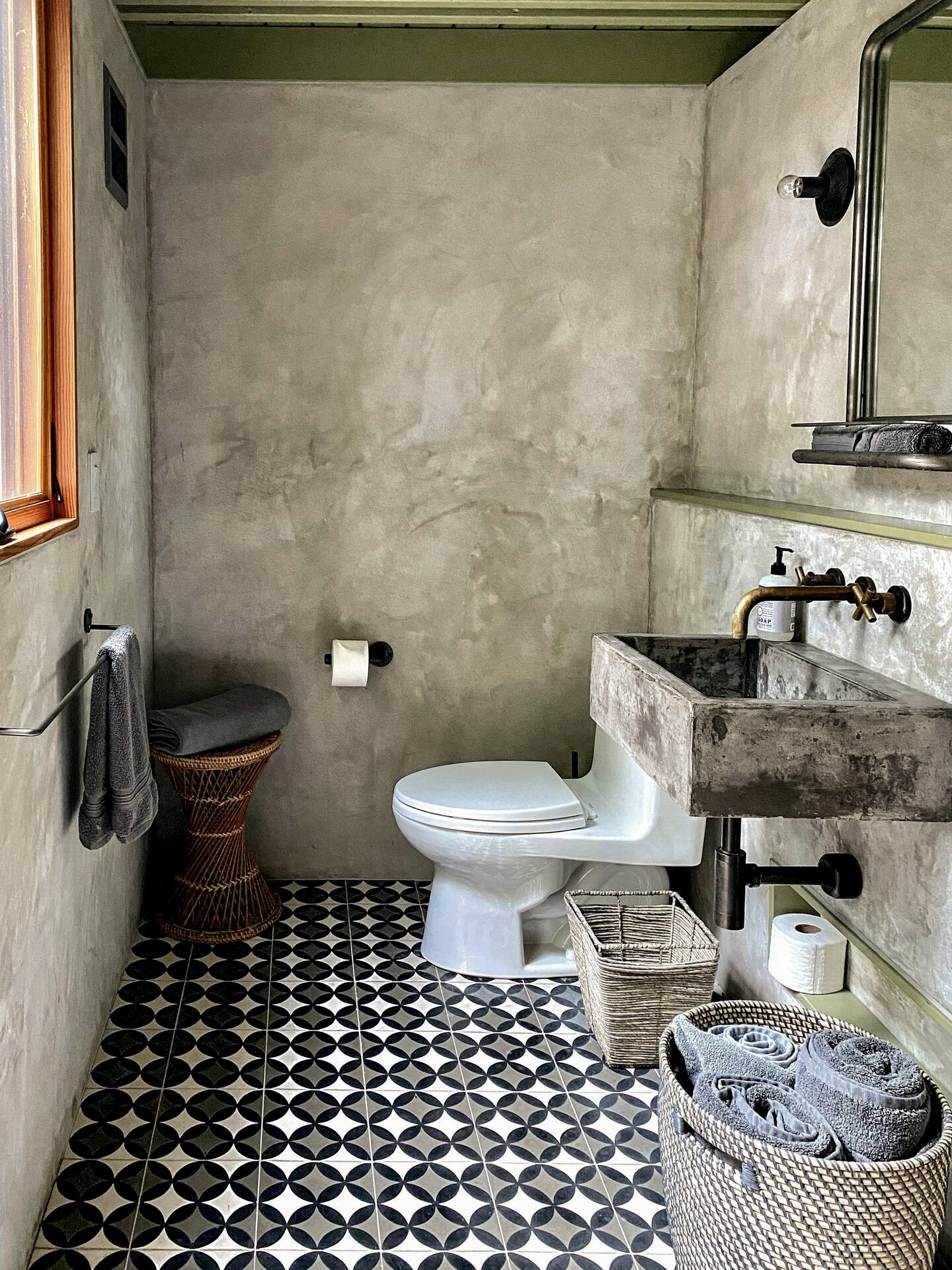 salle de bain béton petite maison 44m2
