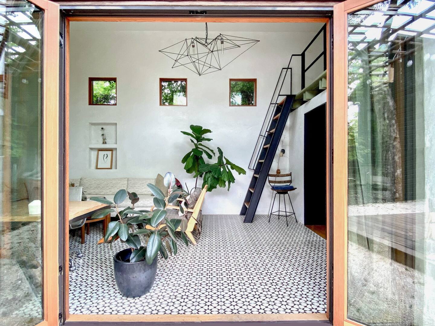 salon avec mezzanine petite maison 44m2