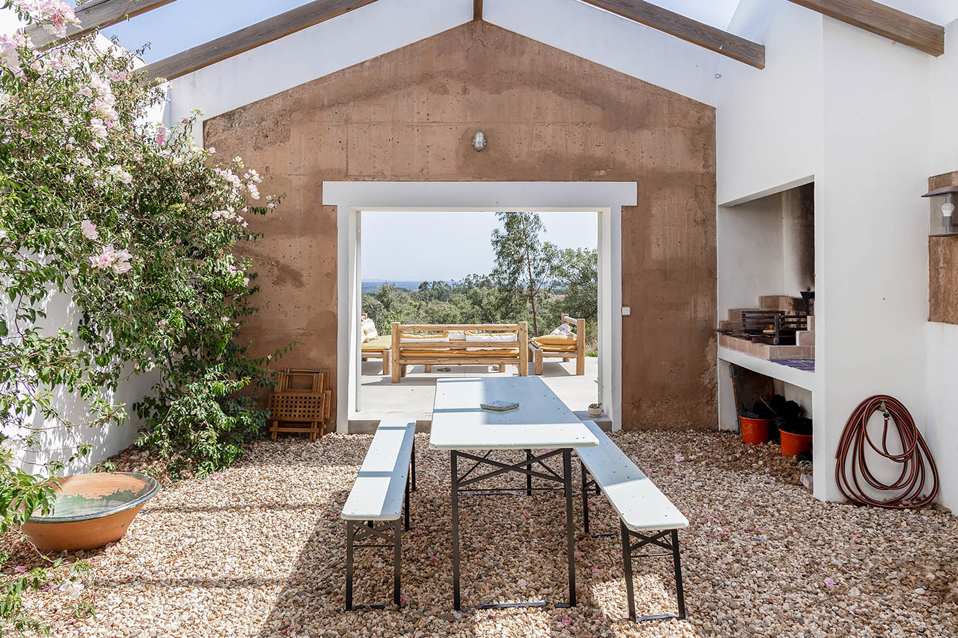 terrasse maison ancienne et blanche Portugal Casa Acima terrasse maison ancienne et blanche Portugal Casa Acima