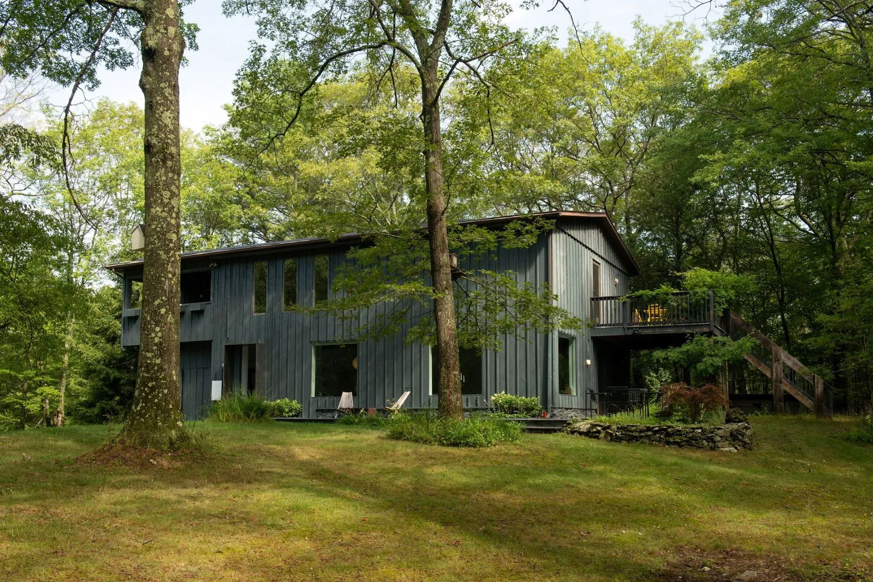 maison rénovée façade verte