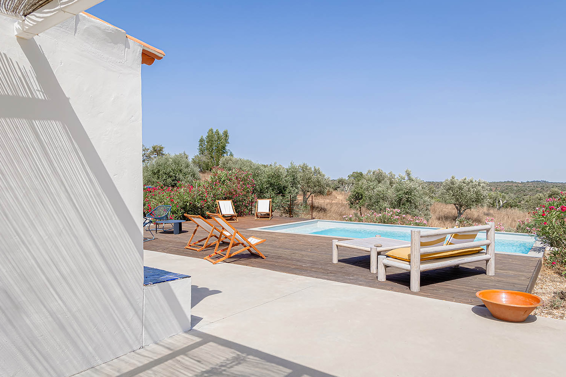 terrasse avec piscine maison ancienne et blanche Portugal Casa Acima terrasse avec piscine maison ancienne et blanche Portugal Casa Acima