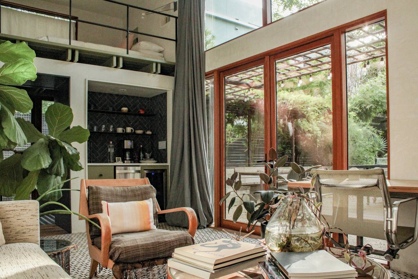 salon avec mezzanine petite maison 44m2
