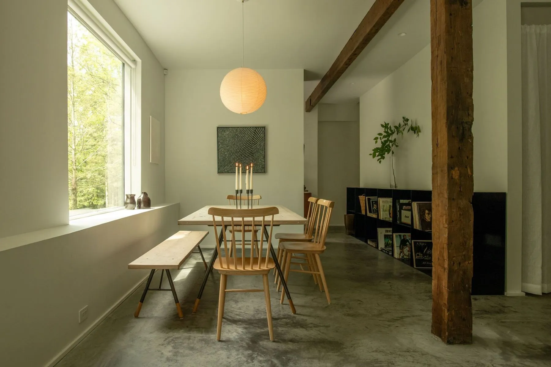 salle à manger avec poutres maison rénovée