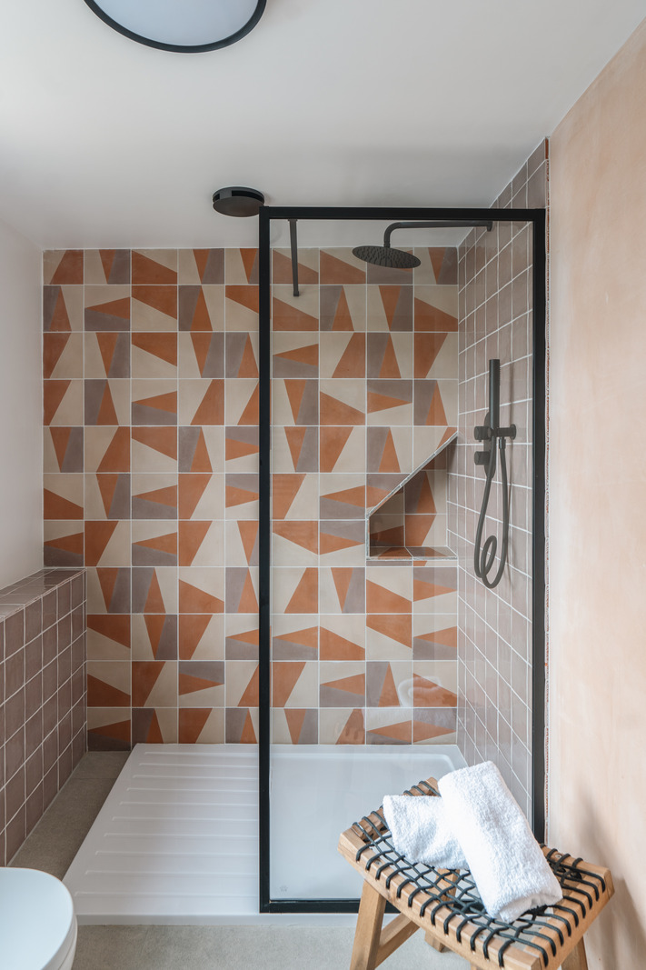 salle de bain design terracotta
