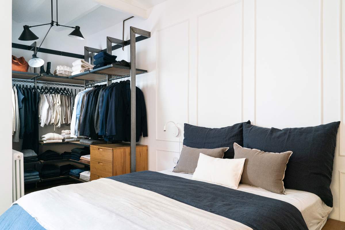chambre avec dressing ouvert