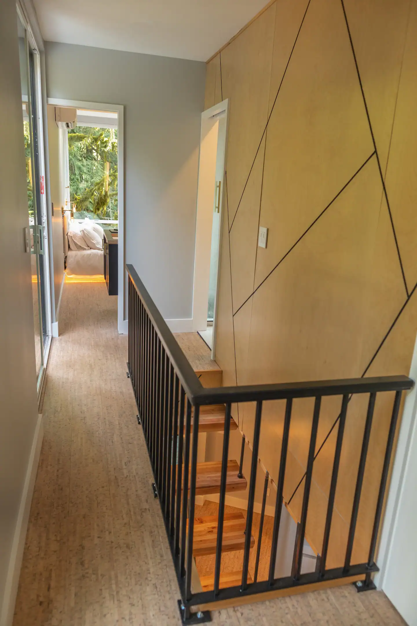 escalier bois et acier maison container