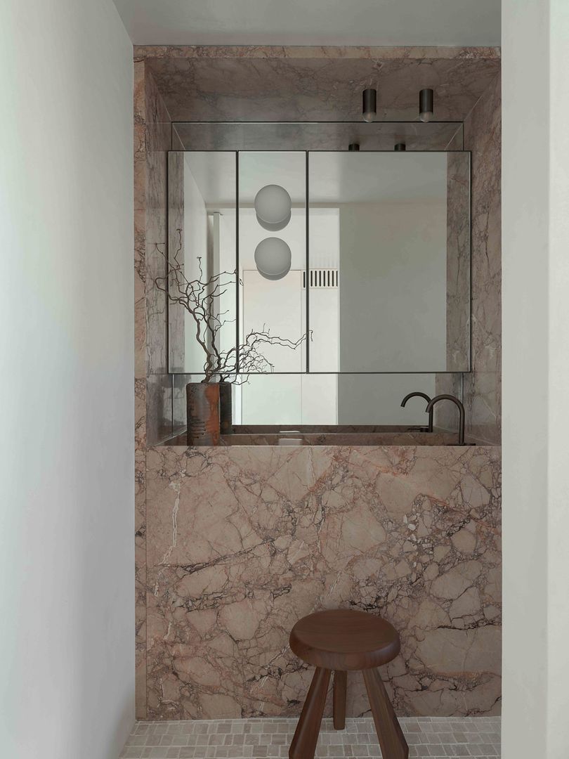 salle de bain marbre appartement design avec vue sur Sydney