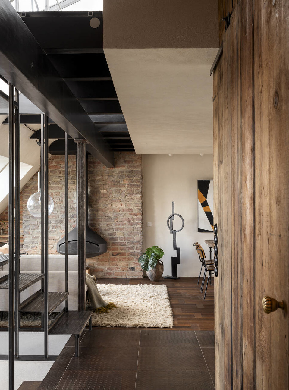 salon avec cheminée Focus appartement de 114m2 en duplex décoration contemporaine