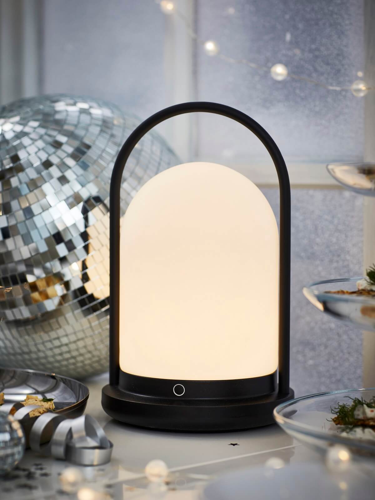 lampe LED catalogue IKEA 2024 décoration Nouvel An