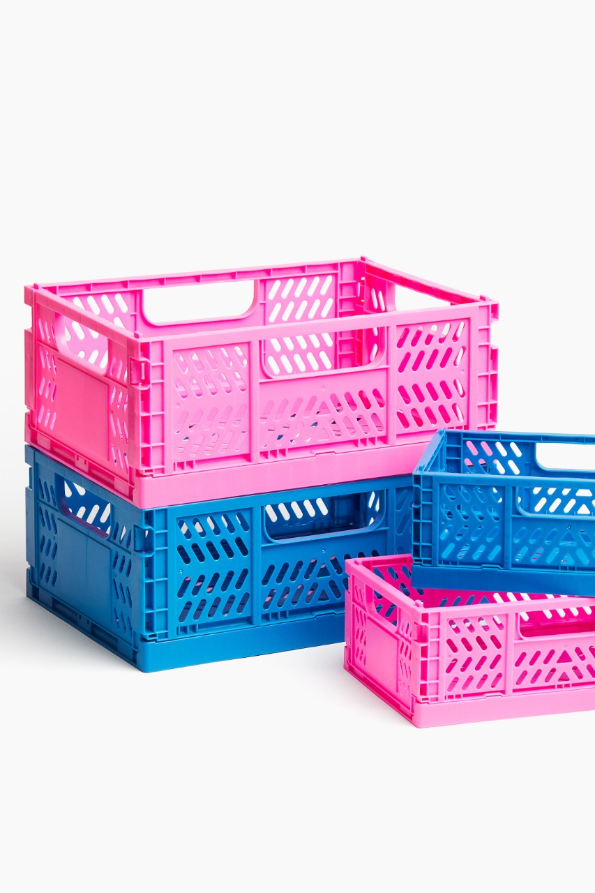 cagettes plastique bleues et roses cagettes plastique bleues et roses