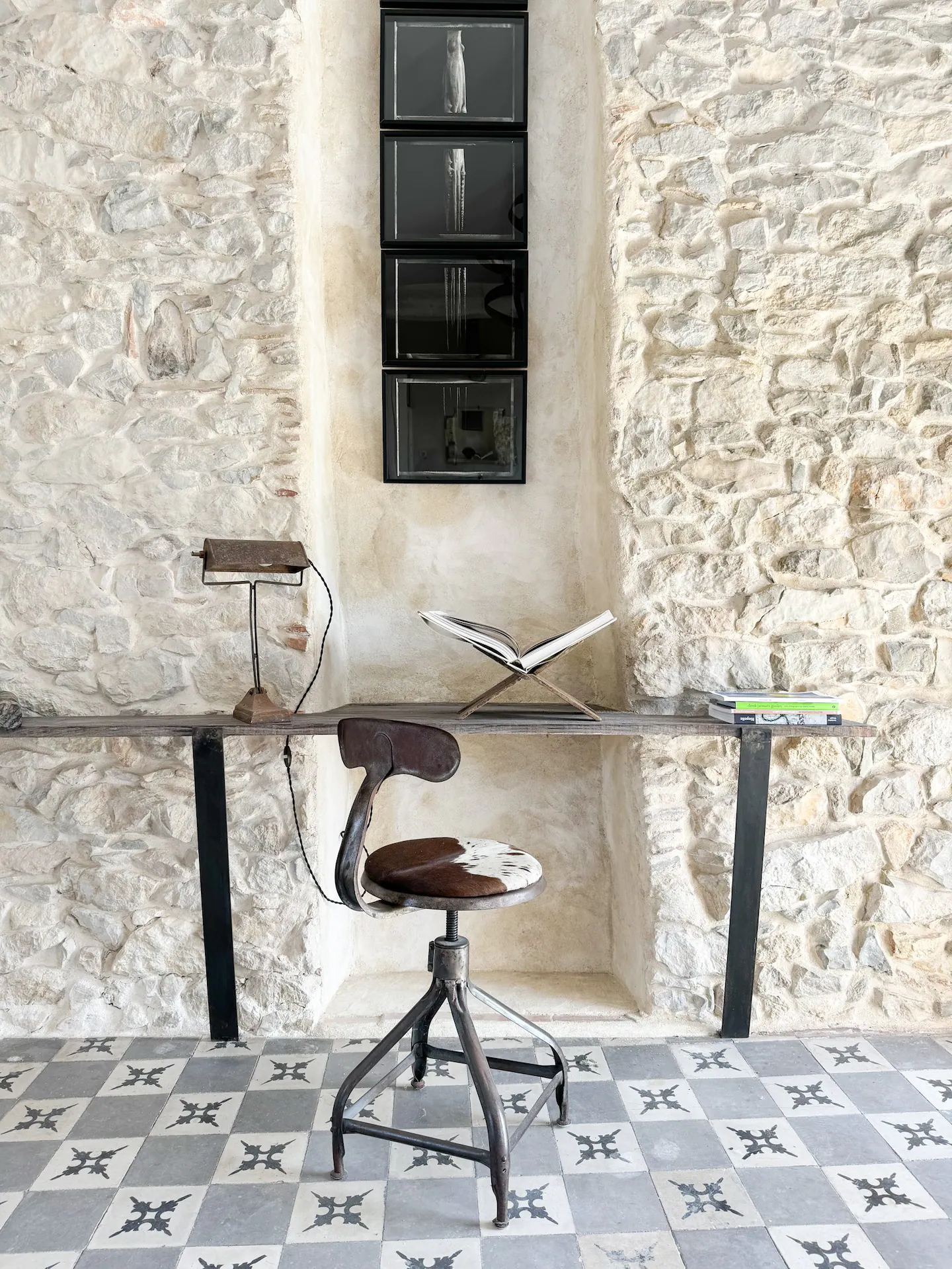 bureau dans chambre loft en pierres ancien mas en pierres en Provence bureau dans chambre loft en pierres ancien mas en pierres en Provence