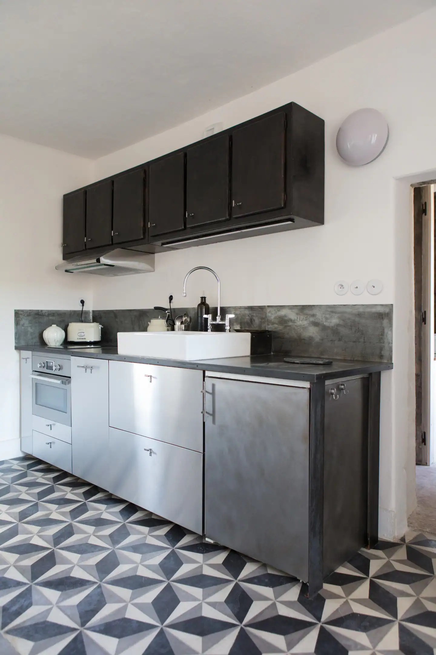cuisine design noire et inox carreaux de ciment cuisine design noire et inox carreaux de ciment