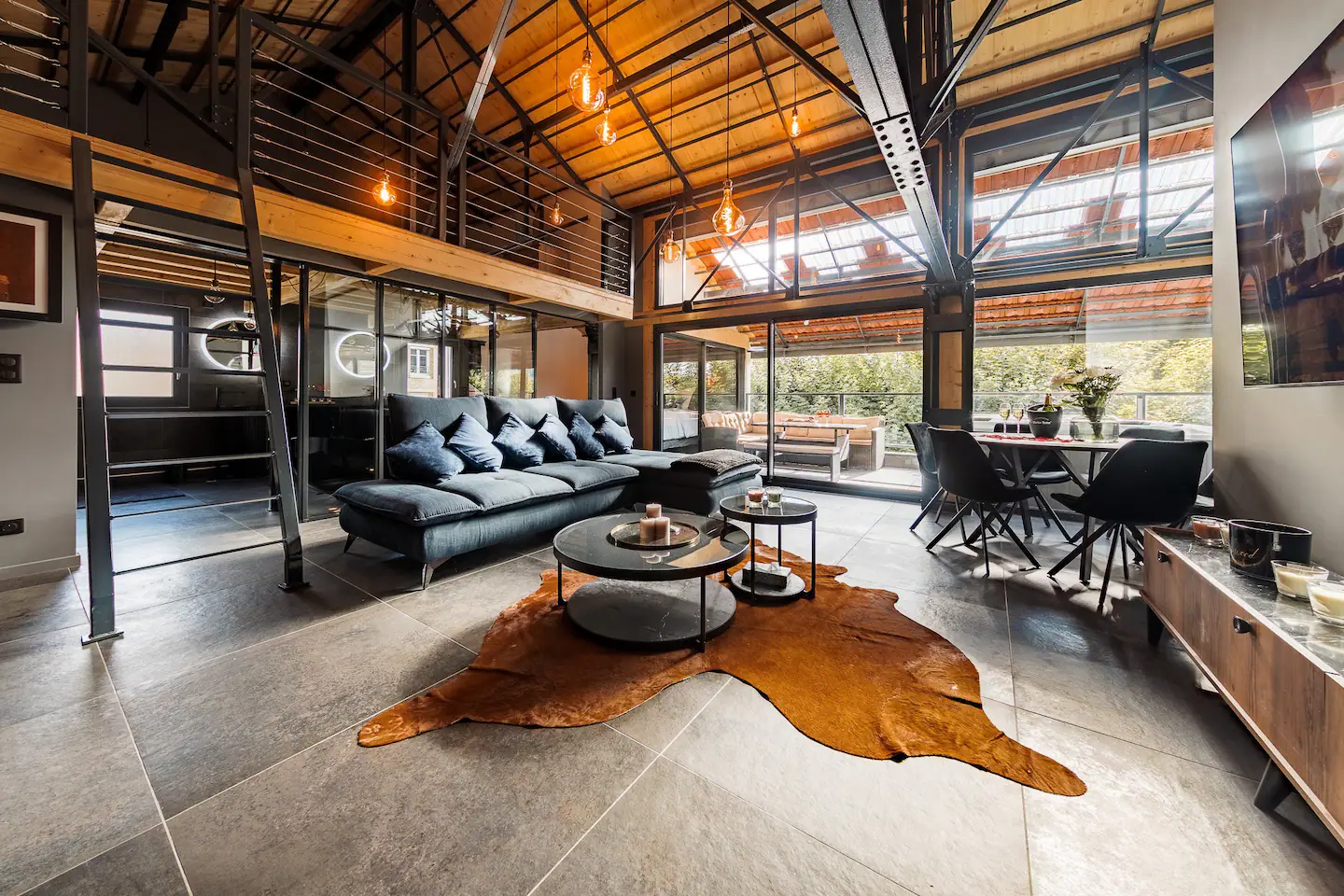 Un loft industriel de 100m2 avec terrasse dans une ancienne limonaderie