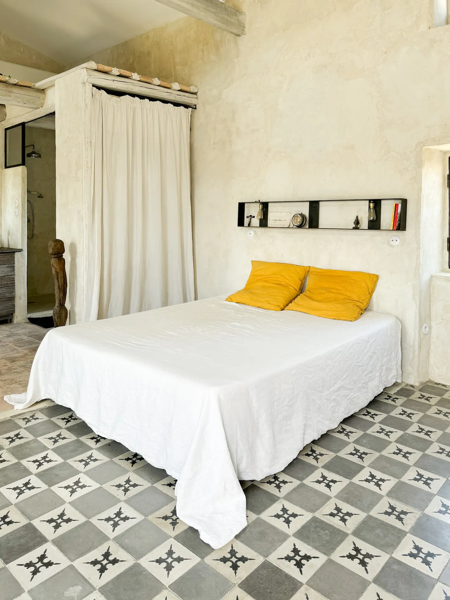 chambre loft en pierres ancien mas en pierres en Provence chambre loft en pierres ancien mas en pierres en Provence