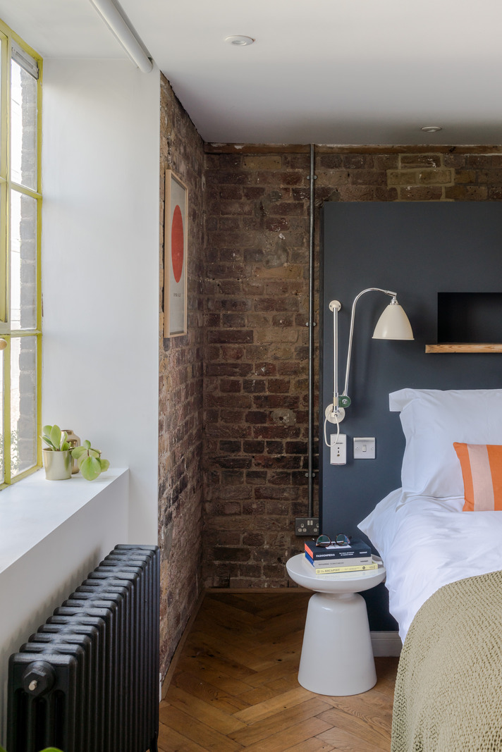 chambre avec mur de briques anciennes mini loft 45m2 décoration vintage