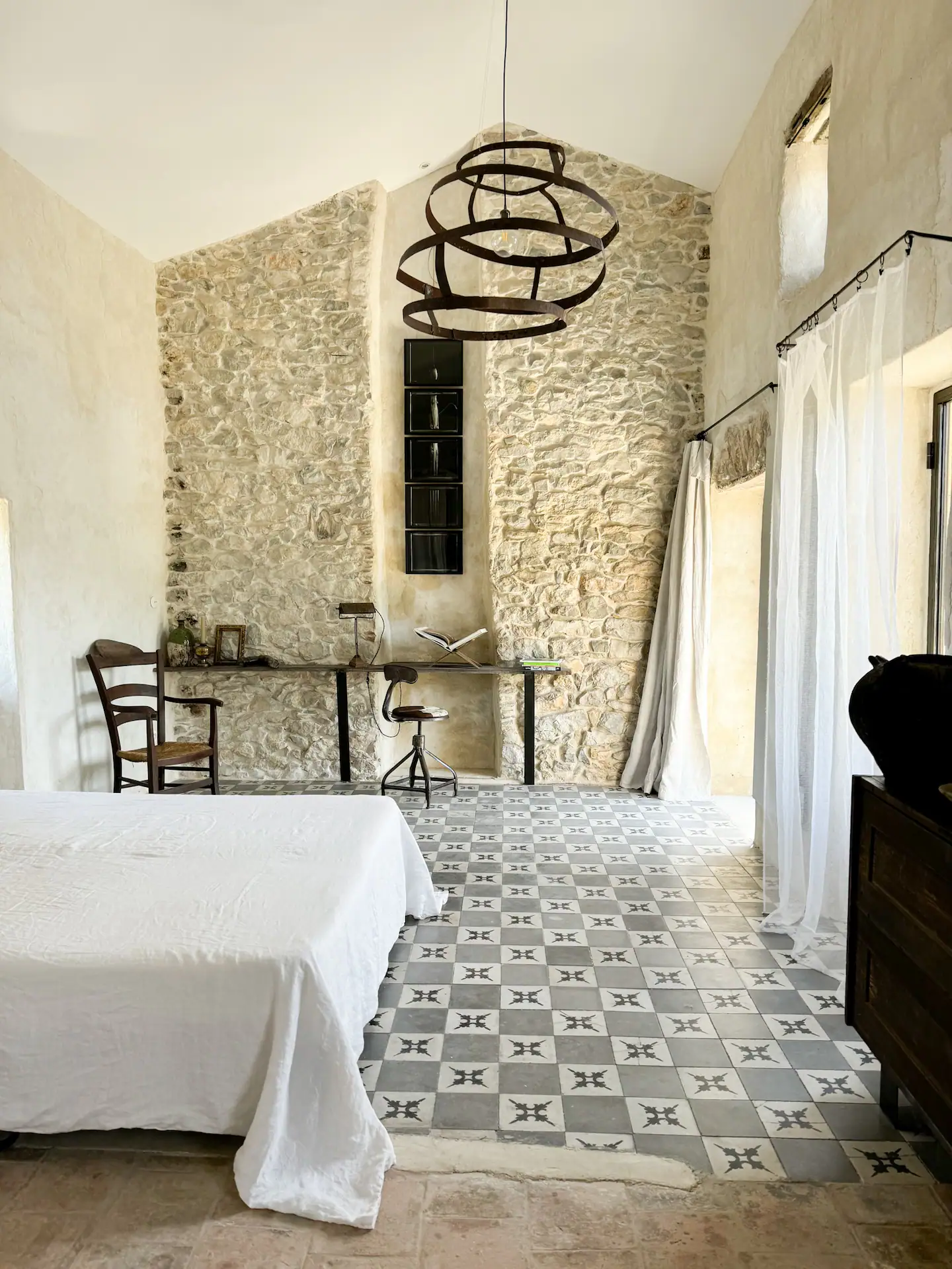chambre loft en pierres ancien mas en pierres en Provence chambre loft en pierres ancien mas en pierres en Provence