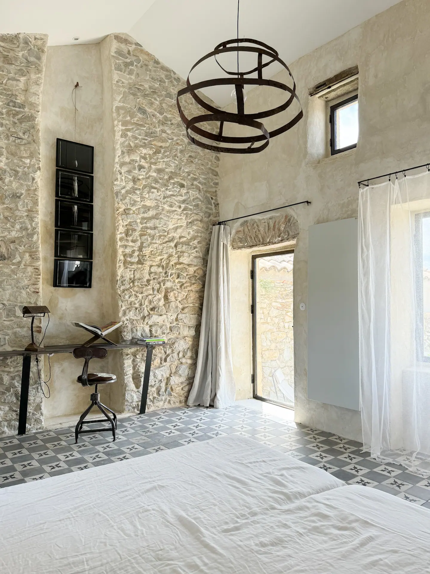 chambre loft en pierres ancien mas en pierres en Provence chambre loft en pierres ancien mas en pierres en Provence