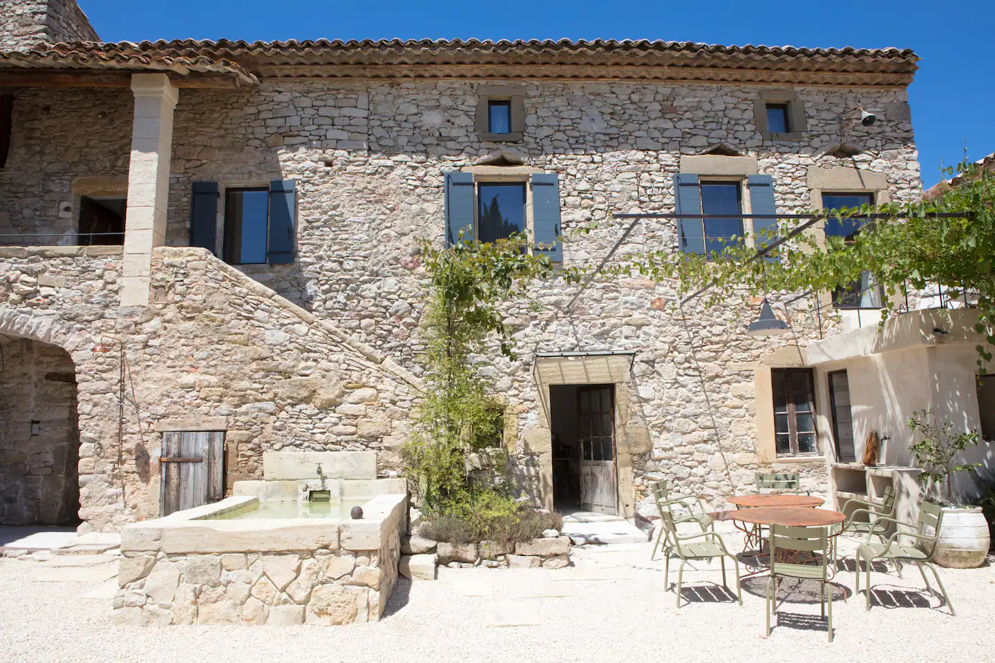 ancien mas en pierres en Provence ancien mas en pierres en Provence