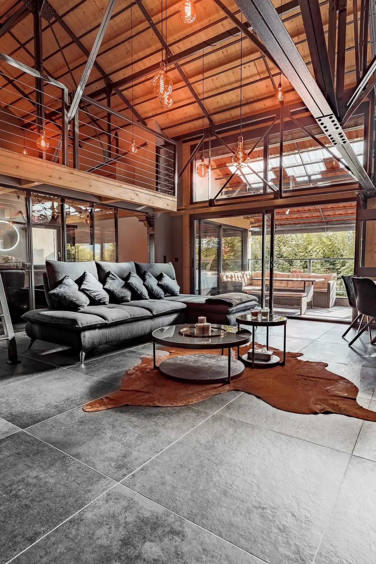 salon loft avec mezzanine