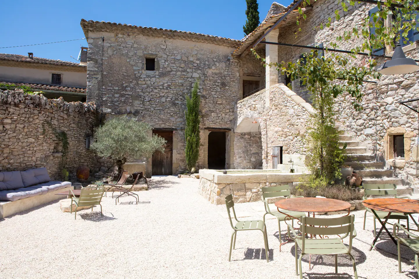 ancien mas en pierres en Provence ancien mas en pierres en Provence