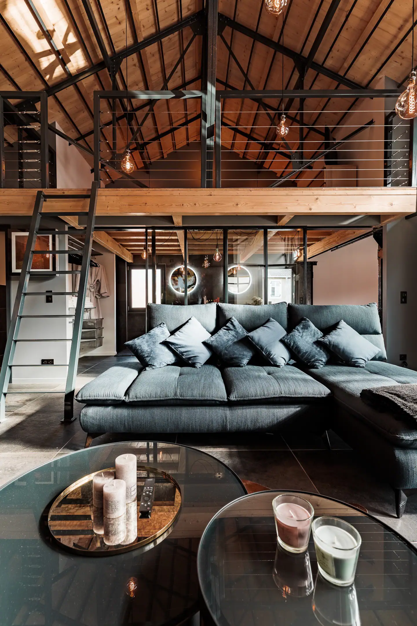 salon loft avec mezzanine