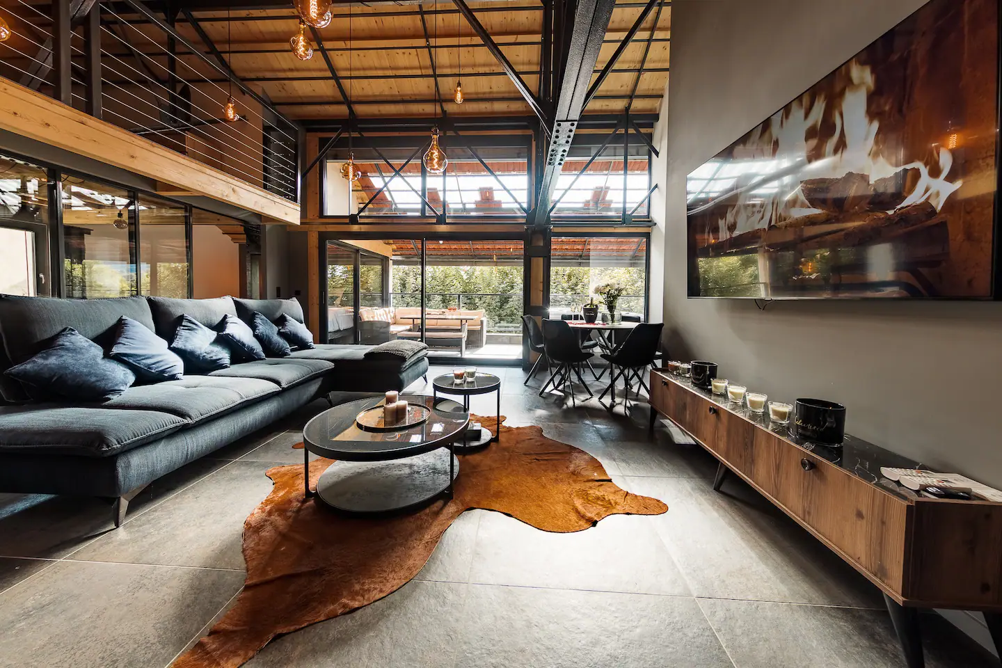 salon loft avec mezzanine