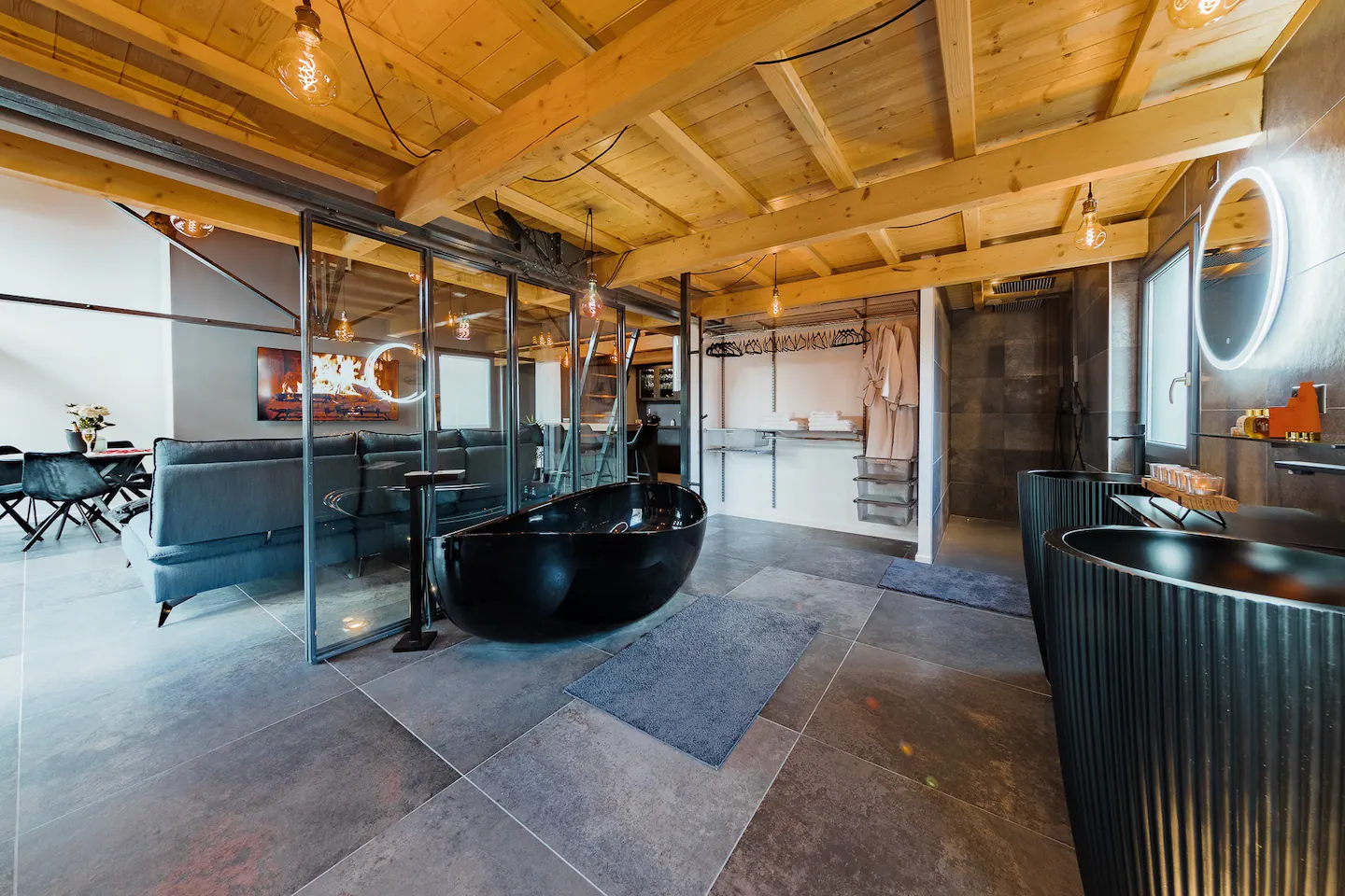 salle de bain ouverte design noir