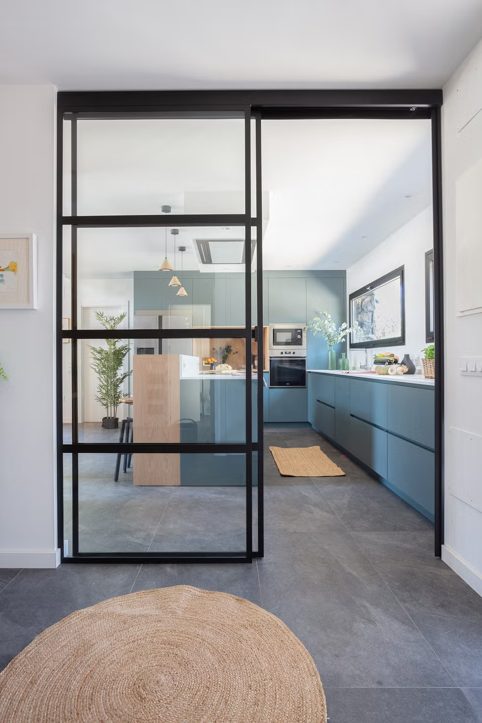 cuisine contemporaine avec portes verrière cuisine contemporaine avec portes verrière