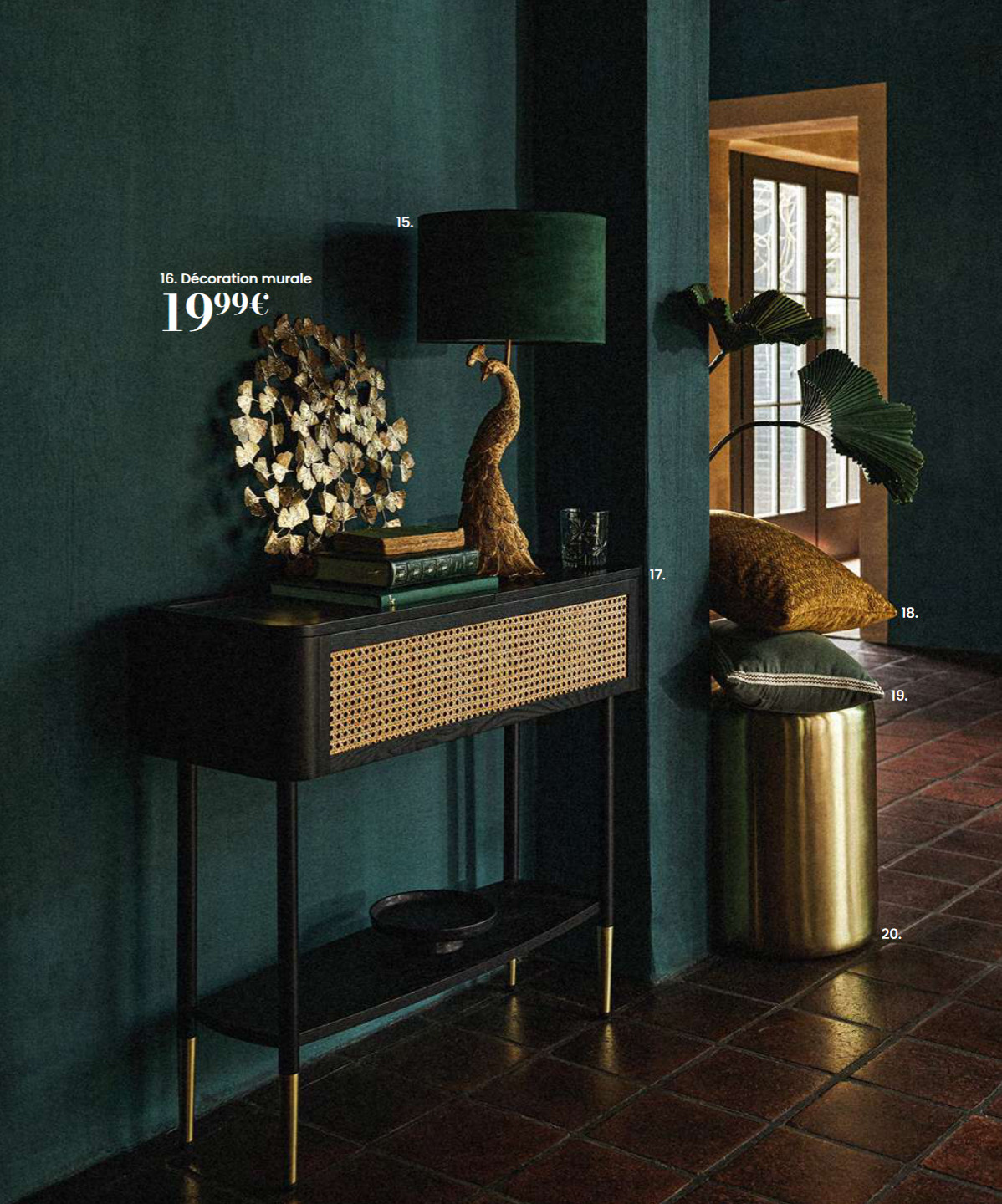 entrée murs verts Nouveau catalogue Maisons du Monde automne/hiver 2024/2025