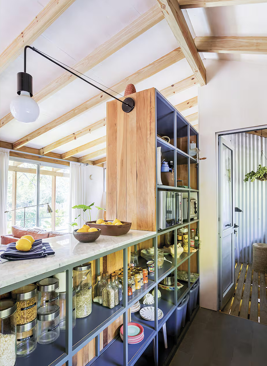 cuisine ouverte avec poutres maison contemporaine