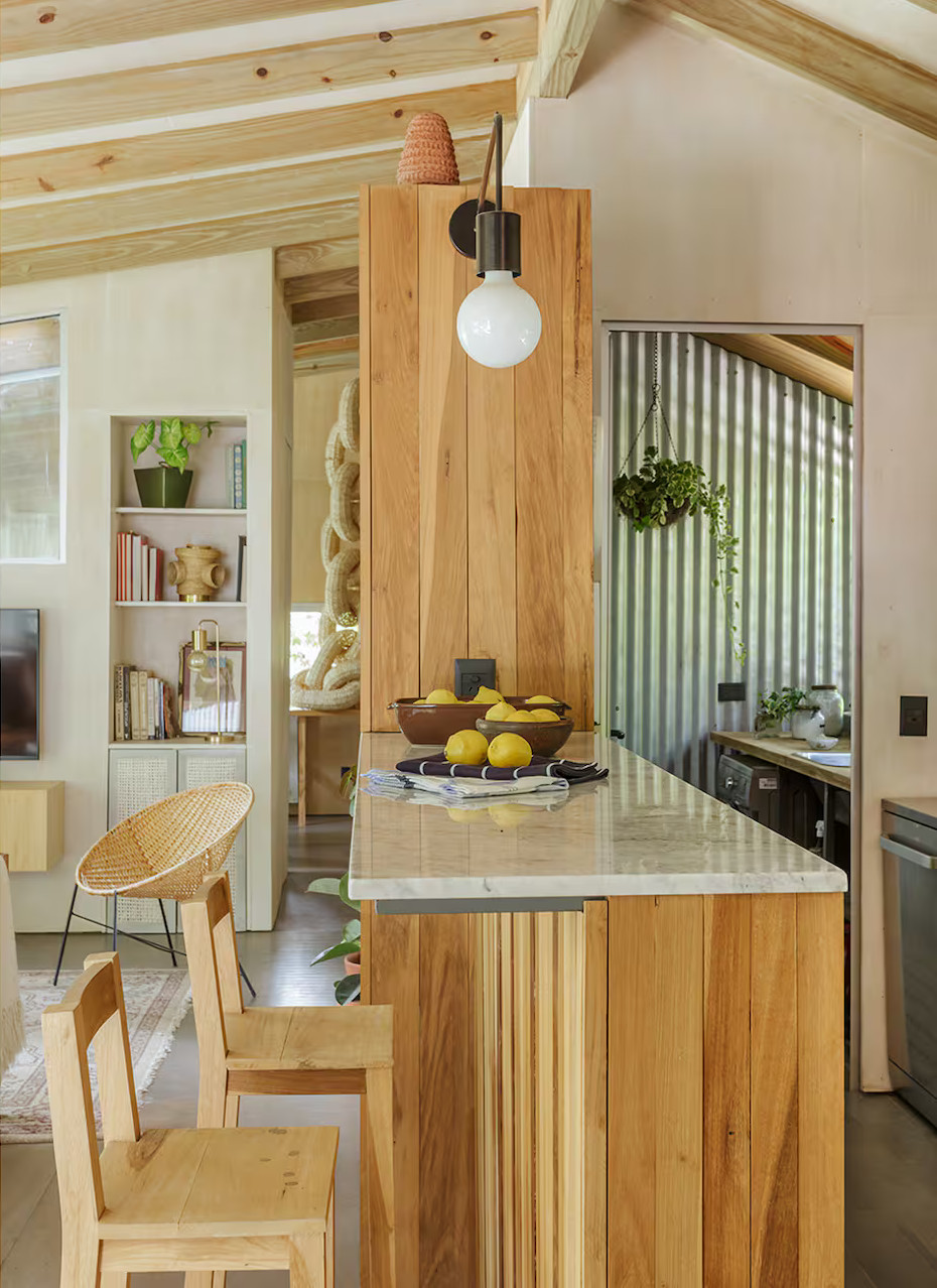 cuisine ouverte avec poutres maison contemporaine