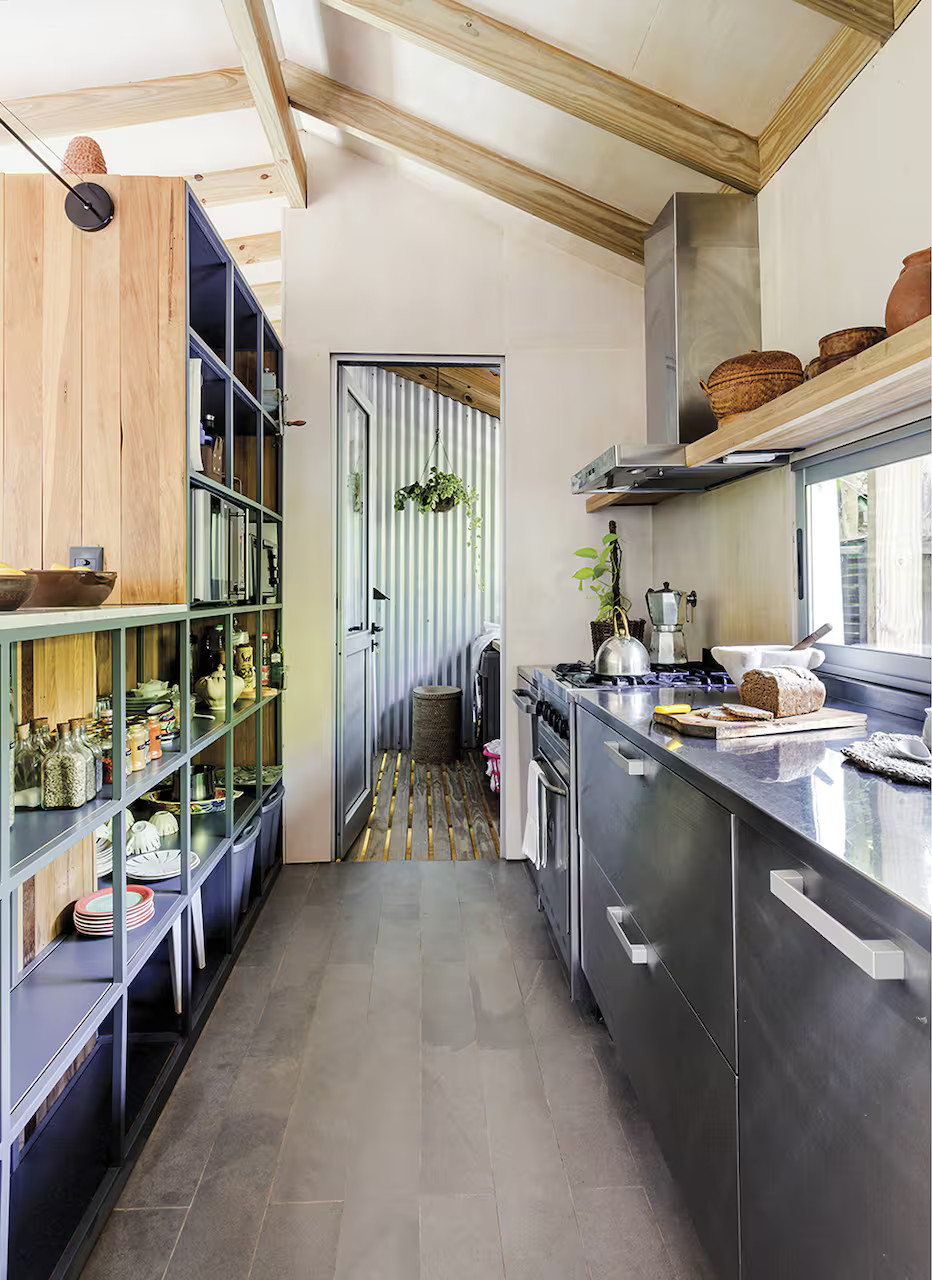 cuisine ouverte avec poutres maison contemporaine