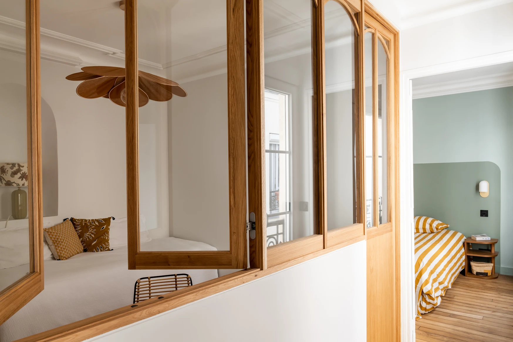chambre en second jour avec verrière bois