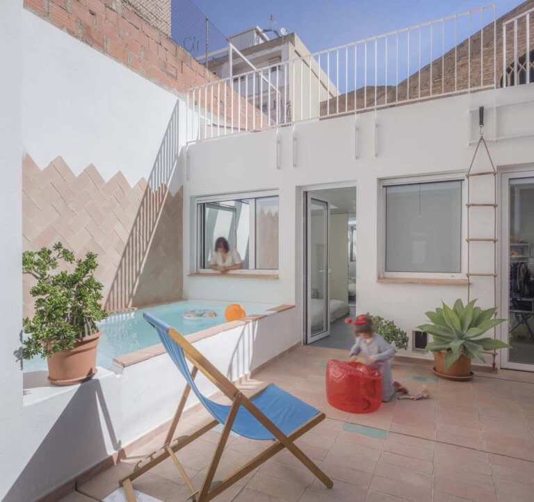 terrasse appartement avec petite piscine maçonnée