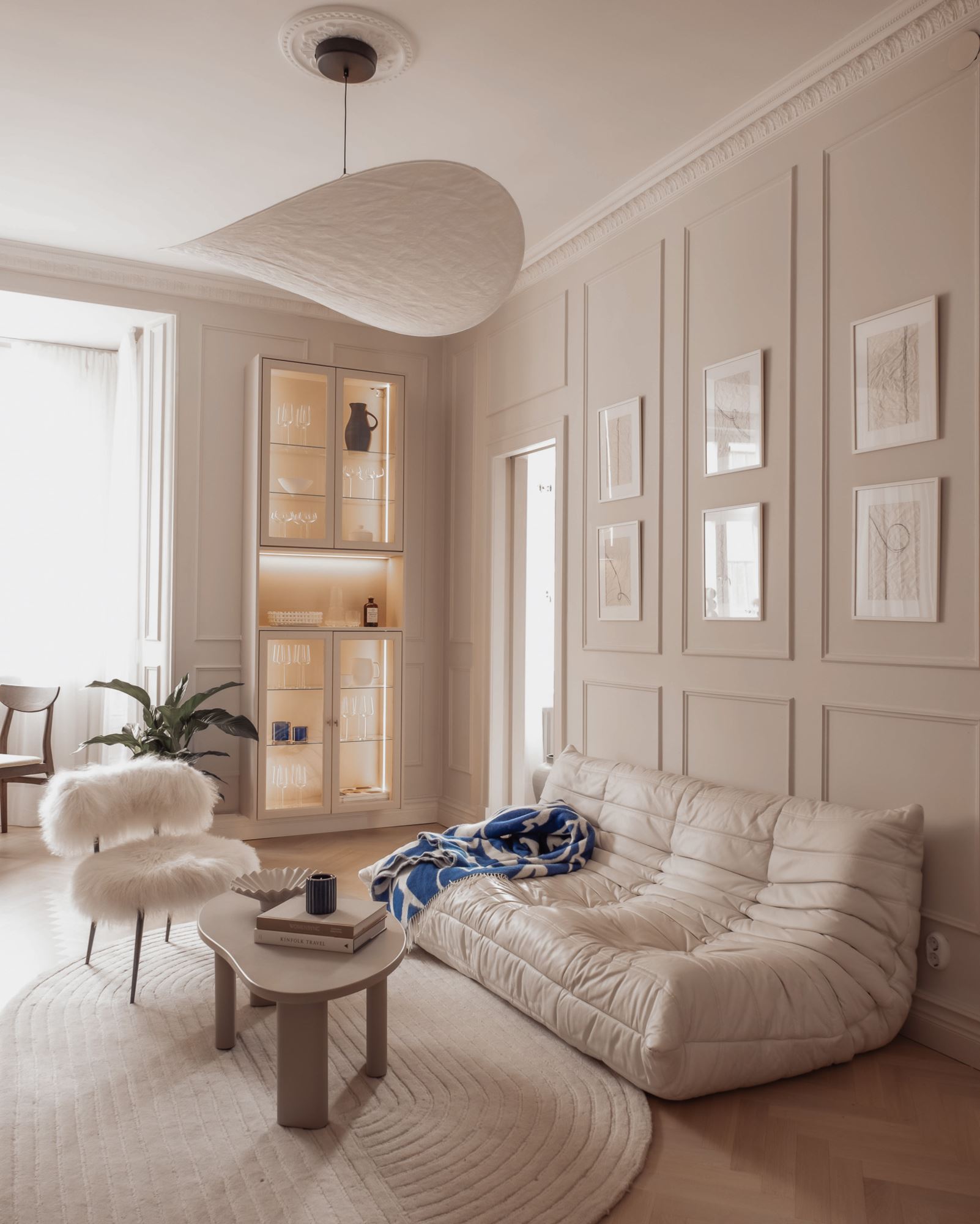 salon avec canapé Togo cuir blanc décoration scandinave salon avec canapé Togo cuir blanc décoration scandinave