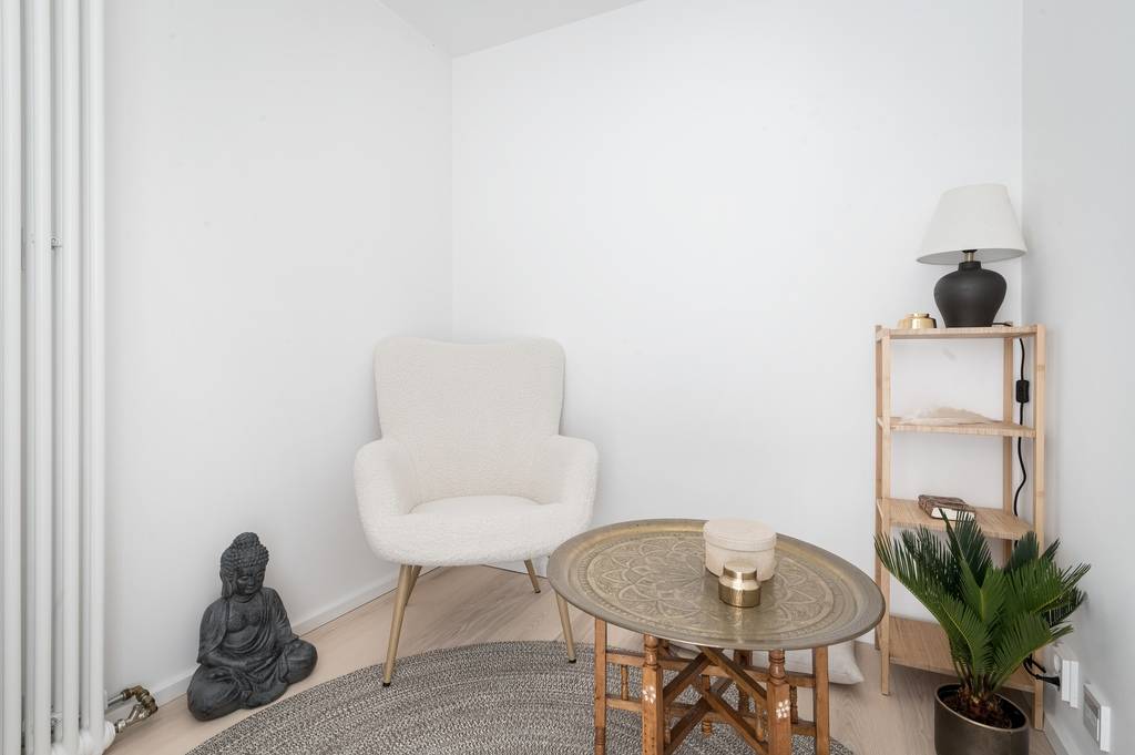 salon décoration scandinave appartement 42m2 avec mezzanine et jardin