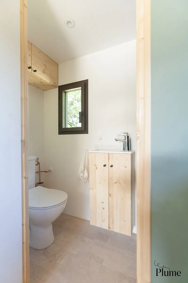 salle d'eau avec toilettes tiny house française Plume