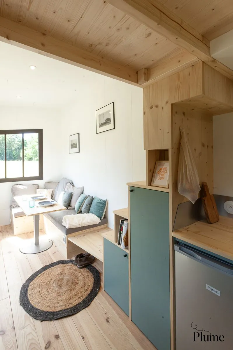 cuisine et salon tiny house française Plume