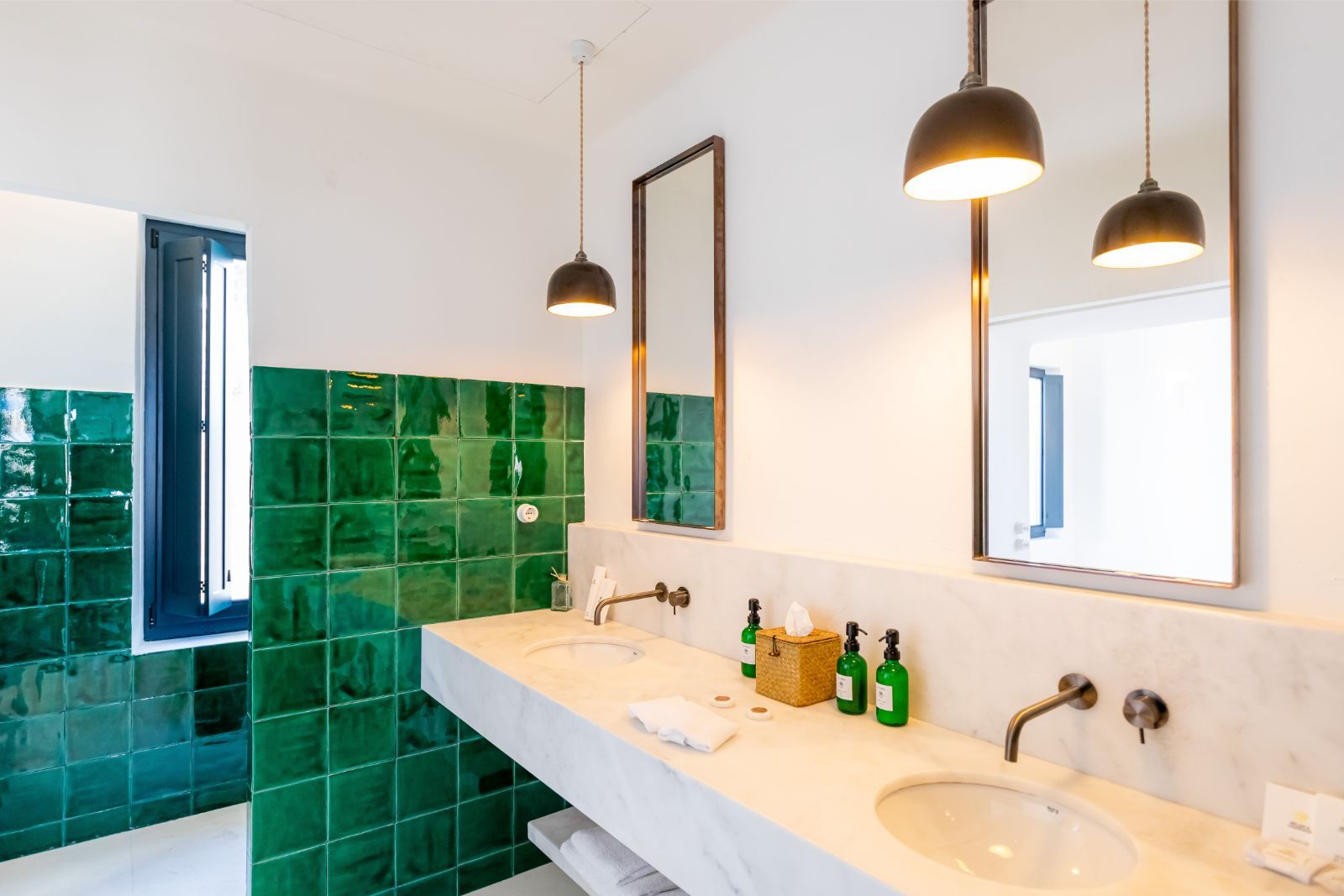 salle de bain carrelage vert maison Minorque salle de bain carrelage vert maison Minorque