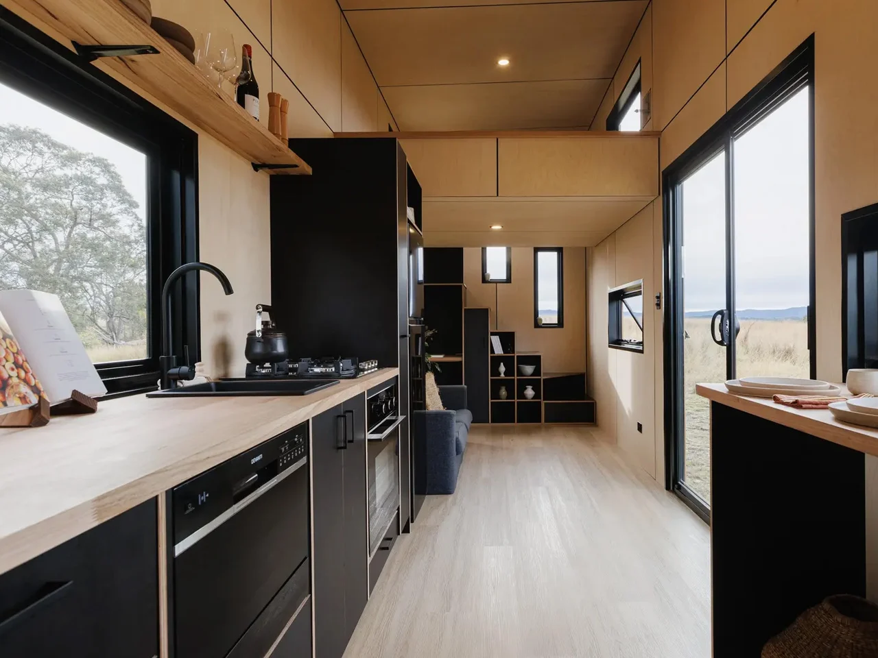 cuisine noire et bois tiny house 27m2 cuisine noire et bois tiny house 27m2