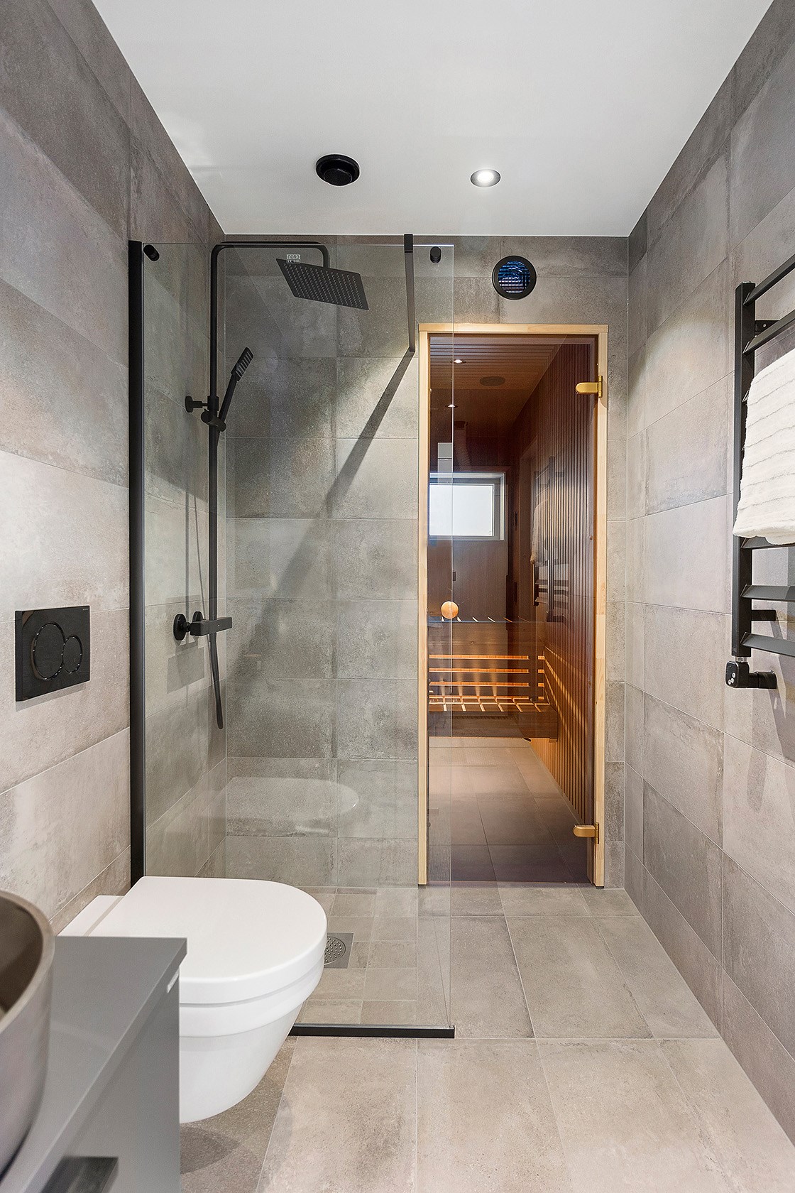 salle de bain grise avec sauna salle de bain grise avec sauna
