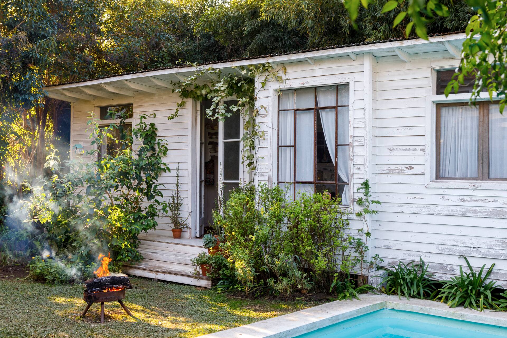 petite maison simple en bois avec piscine petite maison simple en bois avec piscine