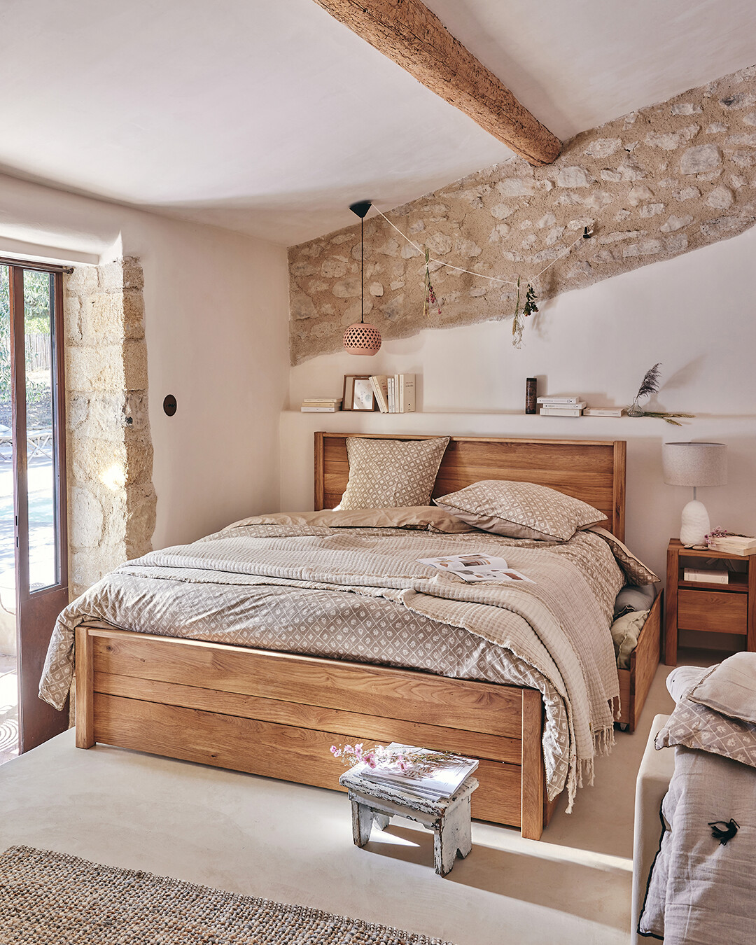 chambre maison en pierres Avignon décorée par Alinea