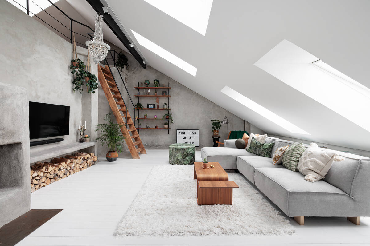 salon couleur béton avec cheminée décoration contemporaine