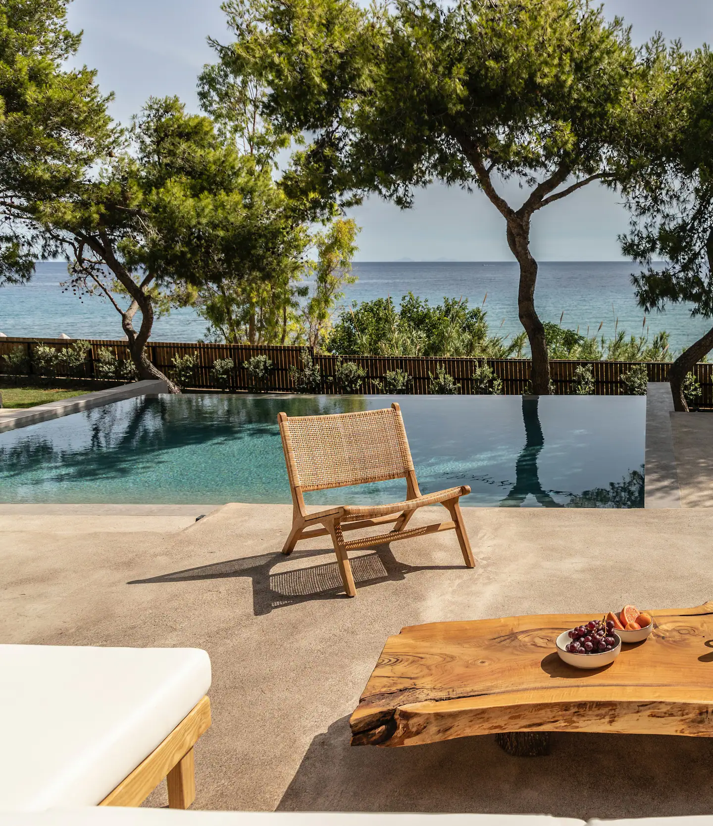 terrasse avec piscine et vue mer maison en Grèce